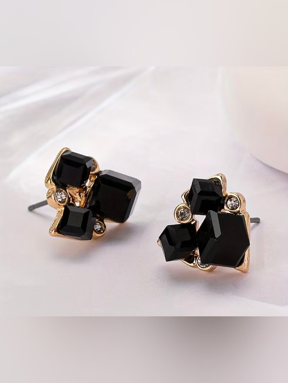 $8 Each Or Bundle 5/$20 Elegant Black Cube Cluster Stud Earrings
